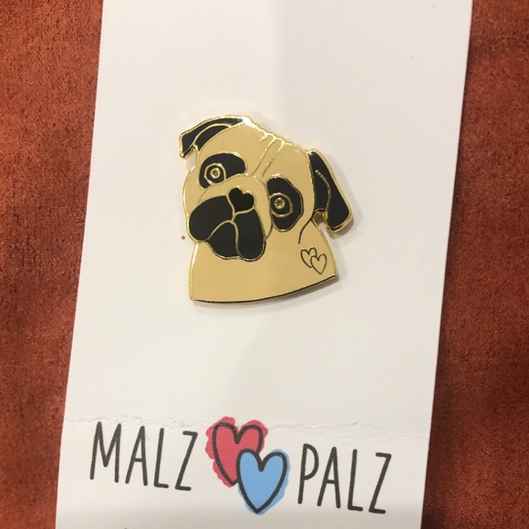 Dog / Pug enamel lapel pin - Picture 1 of 2